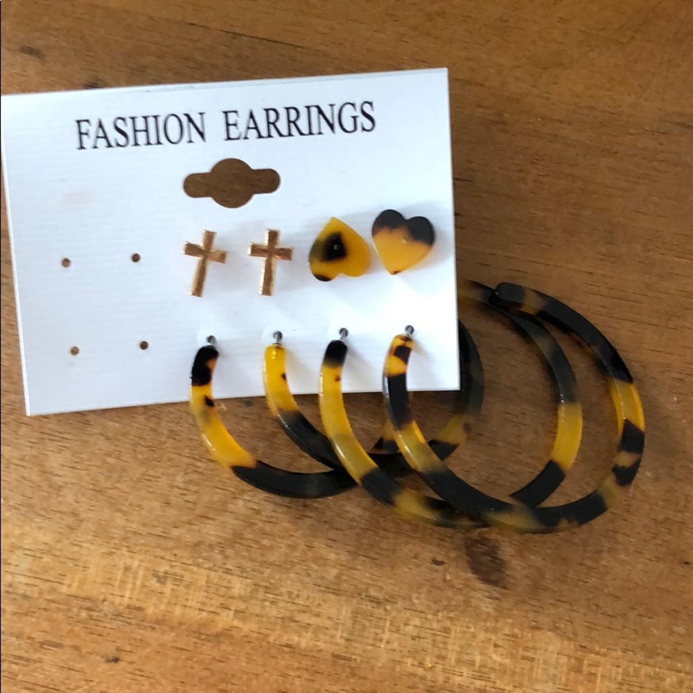 *donating soon* Earring lot